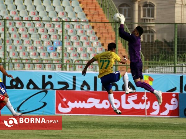 دیدار تیم های فوتبال صنعت نفت - شهر خودرو