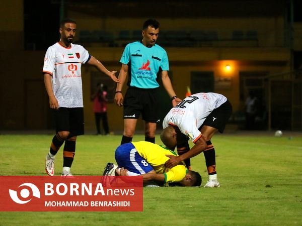 دیدار تیم های فوتبال صنعت نفت - مس رفسنجان