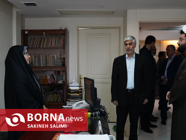  بازدید کیومرث هاشمی از ساختمان شماره ۲ وزارت ورزش و جوانان 