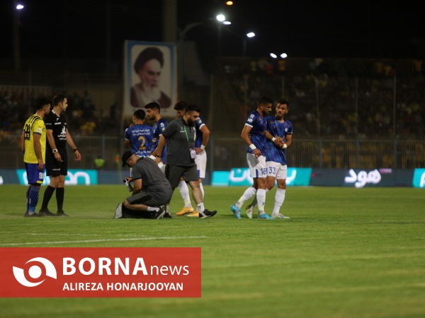 دیدار تیم های فوتبال نفت مسجدسلیمان - استقلال (2)