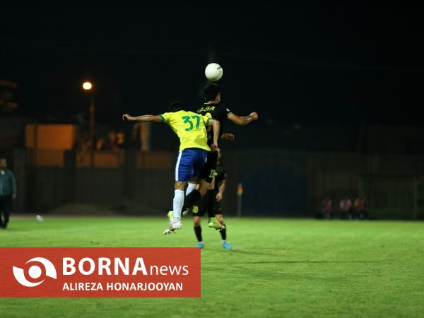 دیدار تیم های فوتبال صنعت نفت - سپاهان