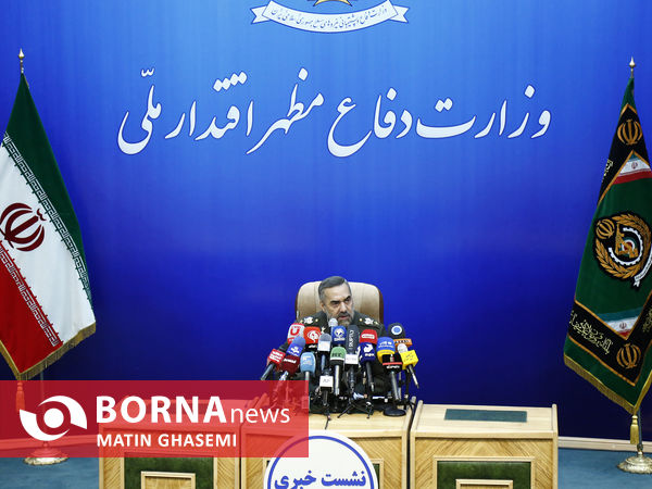 نشست خبری وزیر دفاع و پشتیبانی نیرو های مسلح