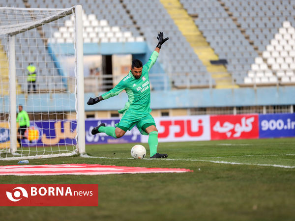 دیدار تیم های فوتبال آلومینیوم اراک- گل گهر سیرجان