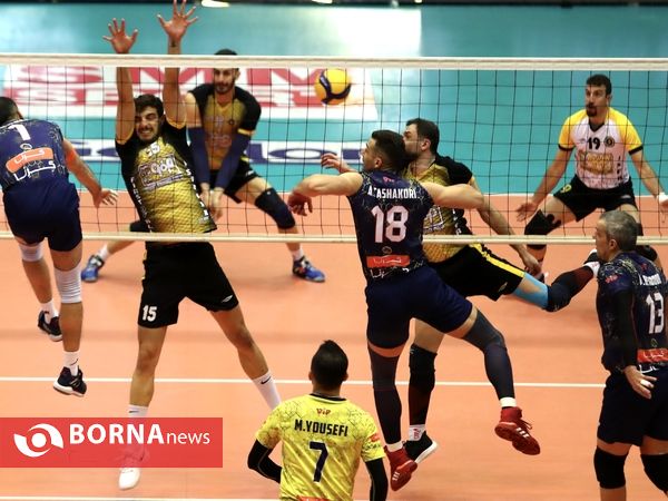 نیمه نهایی لیگ والیبال  ( فولاد سیرجان - سپاهان اصفهان )