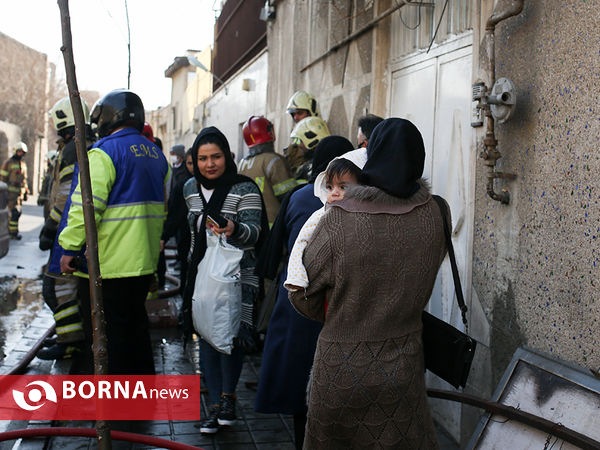 آتش سوزی انبار پنبه در خیابان مولوی تهران