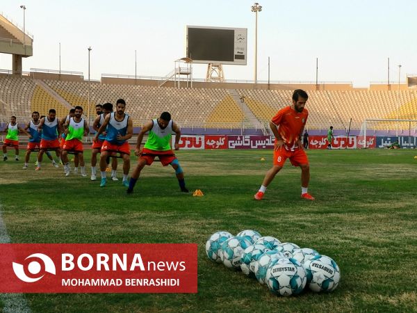 در حاشیه دیدار تیم های فوتبال استقلال خوزستان - سایپا