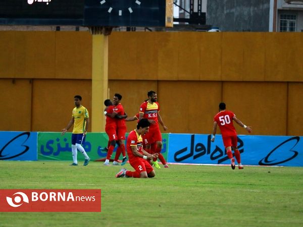 دیدار تیم های فوتبال صنعت نفت - فولاد