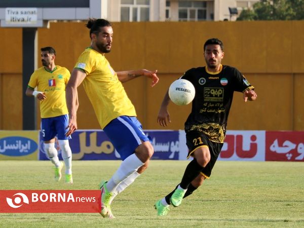 دیدار تیم های فوتبال صنعت نفت - سپاهان