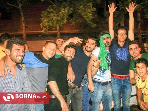 شادی مردم اصفهان پس از برد تیم فوتبال ذوب اصفهان در جام حذفی