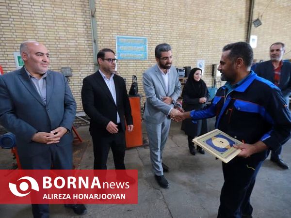 تجلیل از کارگران واحدهای تولیدی و صنعتی اروند