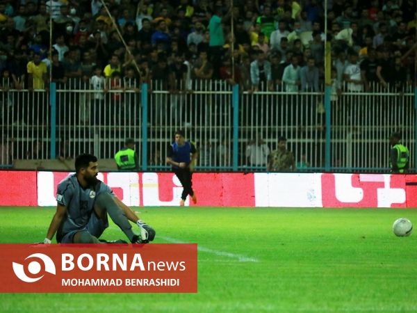 دیدار تیم های فوتبال نفت مسجدسلیمان - پرسپولیس