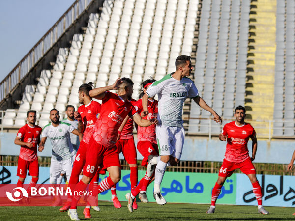 دیدار تیم های فوتبال آلومینیوم اراک-تراکتور سازی تبریز