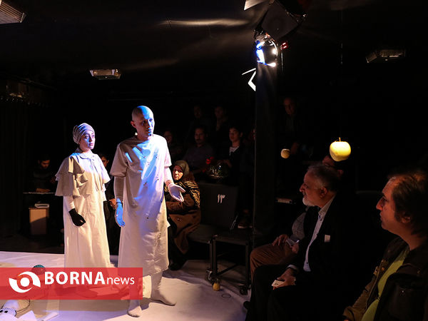 نمایش "تنها خدا حق دارد بیدارم کند"