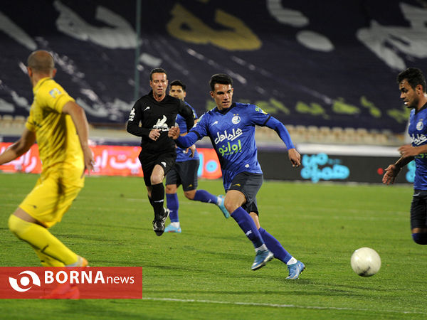 دیدار تیم های فوتبال استقلال - فجرسپاسی