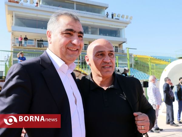 در حاشیه دیدار تیم های فوتبال صنعت نفت - نساجی