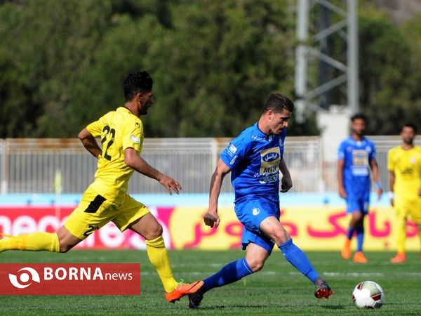 دیدار تیم های فوتبال نفت تهران- استقلال
