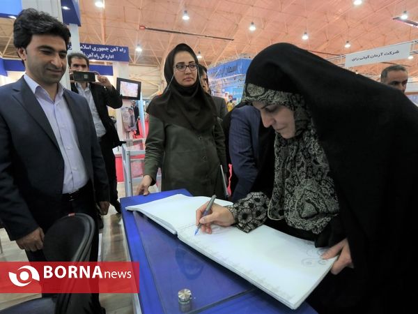 بازدید دستیار ویژه رییس جمهور از نهمین نمایشگاه گردشگری پارس در شیراز