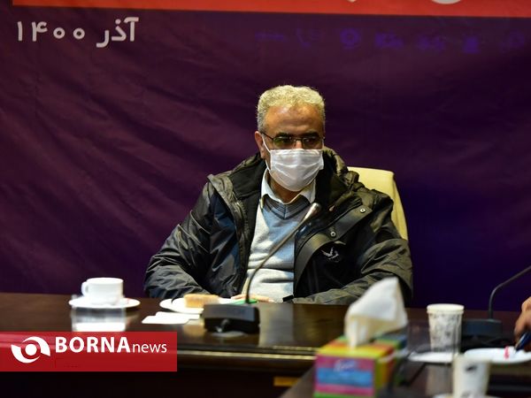 پاکسازی معابر برفی شهر ارومیه توسط عوامل شهرداری