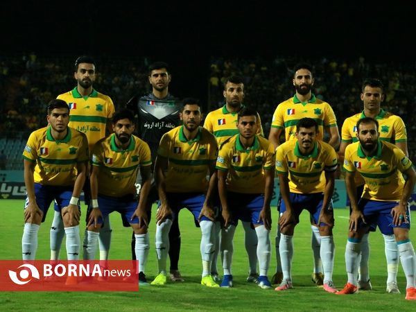 دیدار تیم های صنعت نفت آبادان و تراکتور سازی تبریز