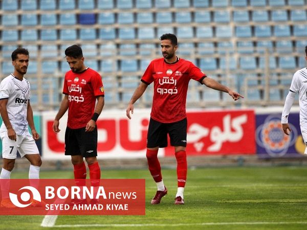 دیدار تیم های فوتبال ملوان بندرانزلی _تراکتور تبریز