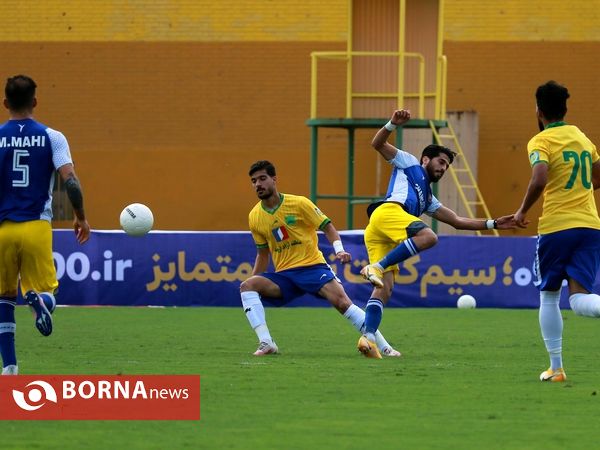 دیدار تیم های فوتبال صنعت نفت - شمس آذر قزوین