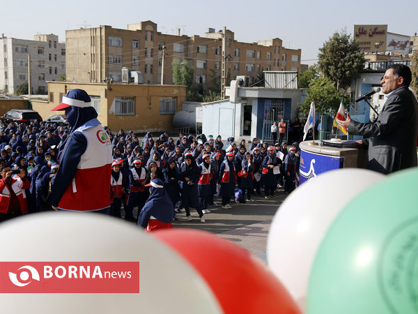 زنگ آغاز سال‌ تحصیلی با حضور رئیس جمعیت هلال‌احمر