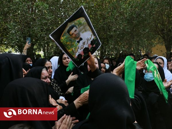 خاکسپاری جانباختگان متروپل در قطعه ورزشکاران بهشت رضای آبادان