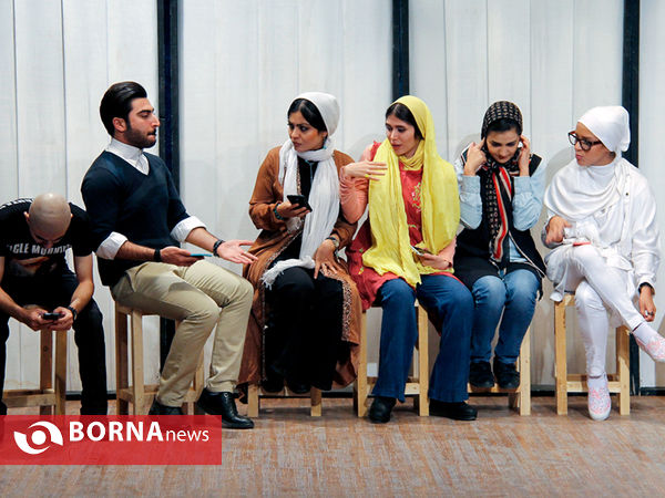 نمایش " سقوط معکوس "