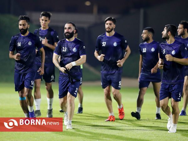تمرین تیم فوتبال استقلال تهران در دانشگاه قطر