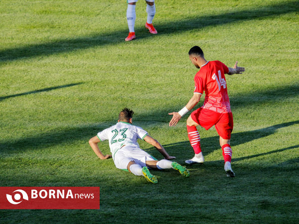 دیدار تیم های فوتبال آلومینیوم اراک-تراکتور سازی تبریز