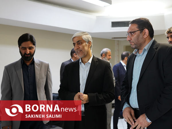  بازدید کیومرث هاشمی از ساختمان شماره ۲ وزارت ورزش و جوانان 