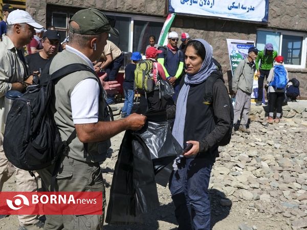 پاکسازی پیست اسکی توچال