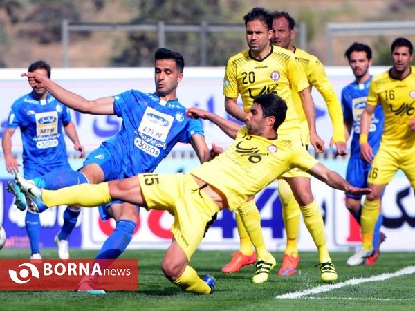 دیدار تیم های فوتبال نفت تهران- استقلال