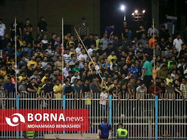 دیدار تیم های فوتبال نفت مسجدسلیمان - پرسپولیس