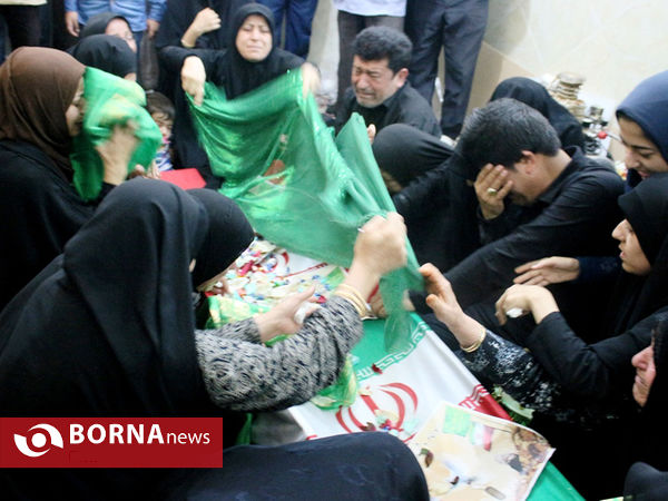 وداع خانواده شهید محمد قایدی با فرزندشان پس از 32 سال فراق