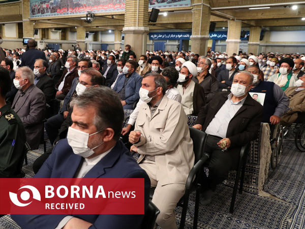 دیدار صدها نفر از مردم استان اصفهان با مقام معظم رهبری