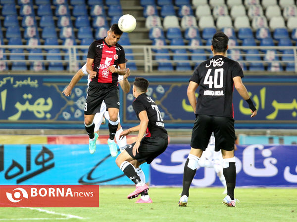 دیدار تیم های پدیده و تراکتورسازی