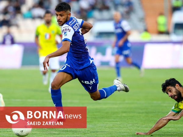 دیدار تیم های استقلال تهران - صنعت نفت آبادان