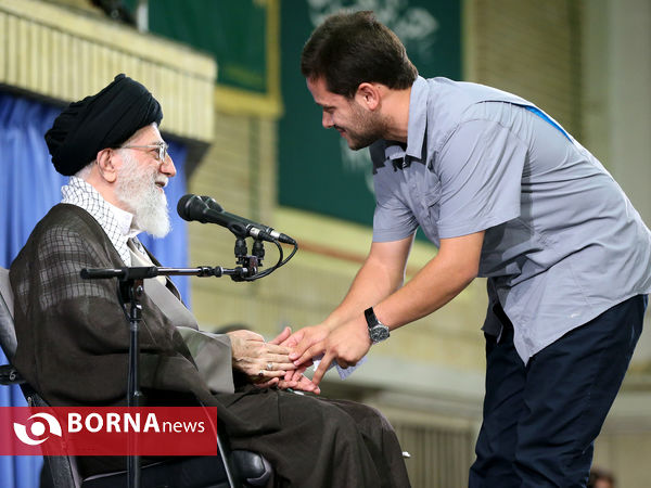 دیدار رهبر معظم انقلاب با جمعی از دانشجویان