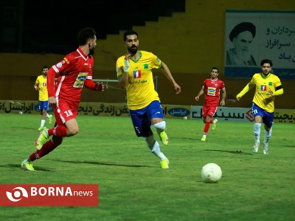 دیدار تیم های فوتبال صنعت نفت - پرسپولیس