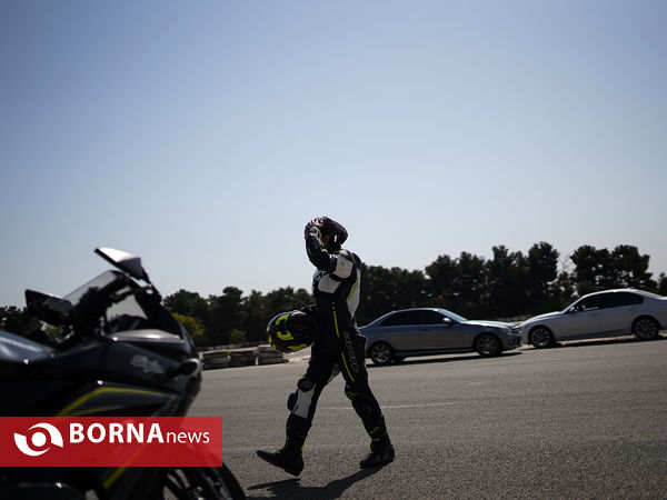 مسابقه درگ موتورسواری بانوان