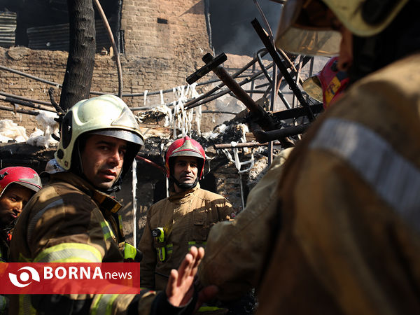 آتش سوزی انبار پنبه در خیابان مولوی تهران