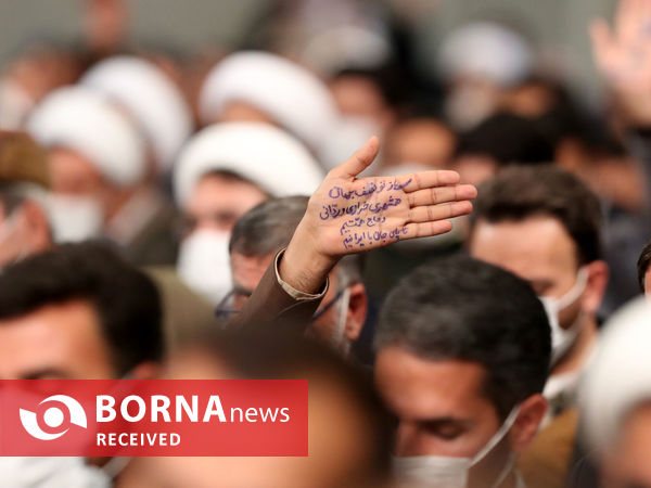 دیدار صدها نفر از مردم استان اصفهان با مقام معظم رهبری