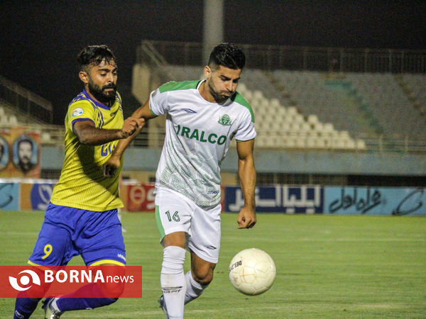 دیدار تیم های فوتبال آلومینیوم اراک-نفت مسجدسلیمان