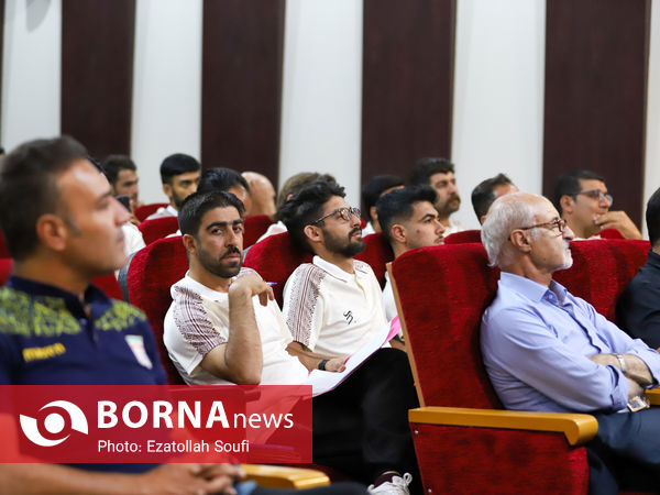 دوره دانش افزایی مربیان فوتبال پایه و مربیان مدارس فوتبال