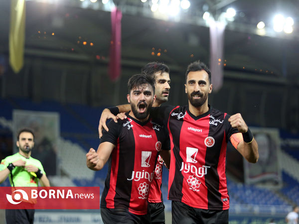 دیدار تیم های پدیده و تراکتورسازی