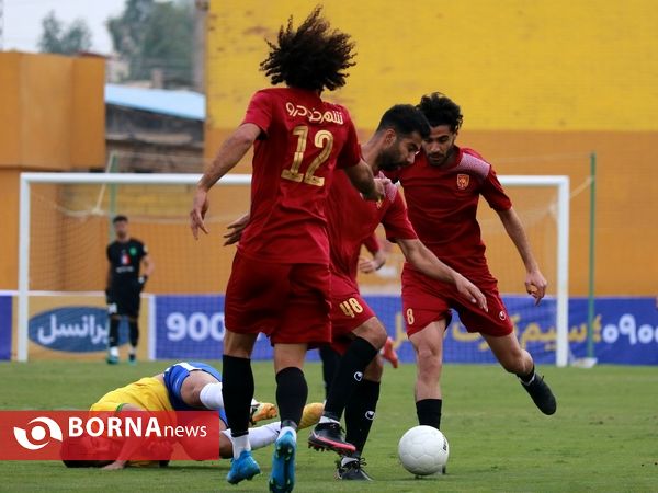 دیدار تیم های فوتبال صنعت نفت - پدیده