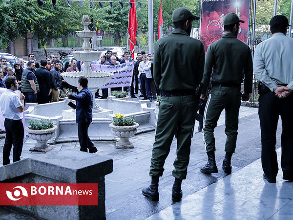 تجمع مقابل شهرداری تهران