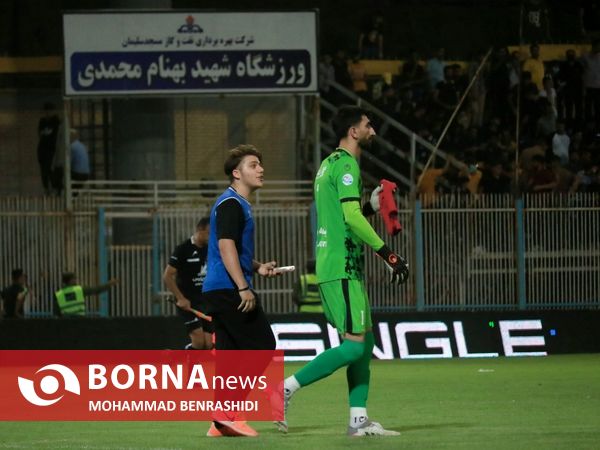 دیدار تیم های فوتبال نفت مسجدسلیمان - پرسپولیس