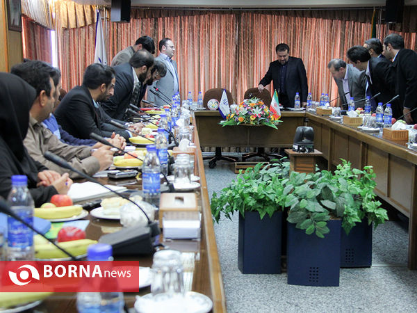 نشست صمیمانه وزیر ورزش و جوانان و معاون  امور جوانان با دبیران سازمانهای مردم نهاد  جوانان و فعالین اجتماعی